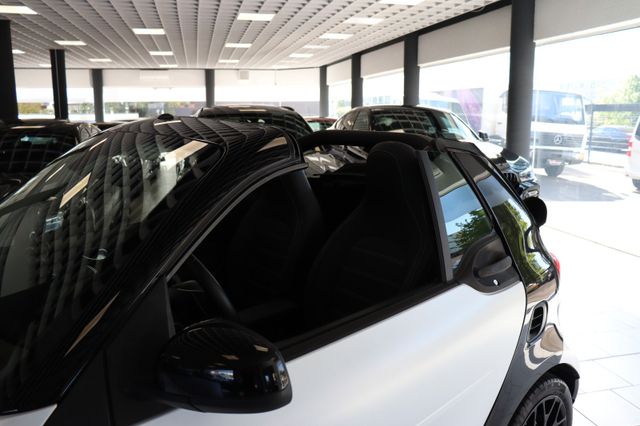 Fahrzeugabbildung Smart ForTwo Cabrio|AUT.|NAVI|LEDER|SHZ|JBL|LED