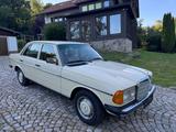 Mercedes-Benz 300D w123 rostfrei, 80000 KM, Schalter! - Mercedes-Benz 300 mit Diesel-Antrieb: Limousine