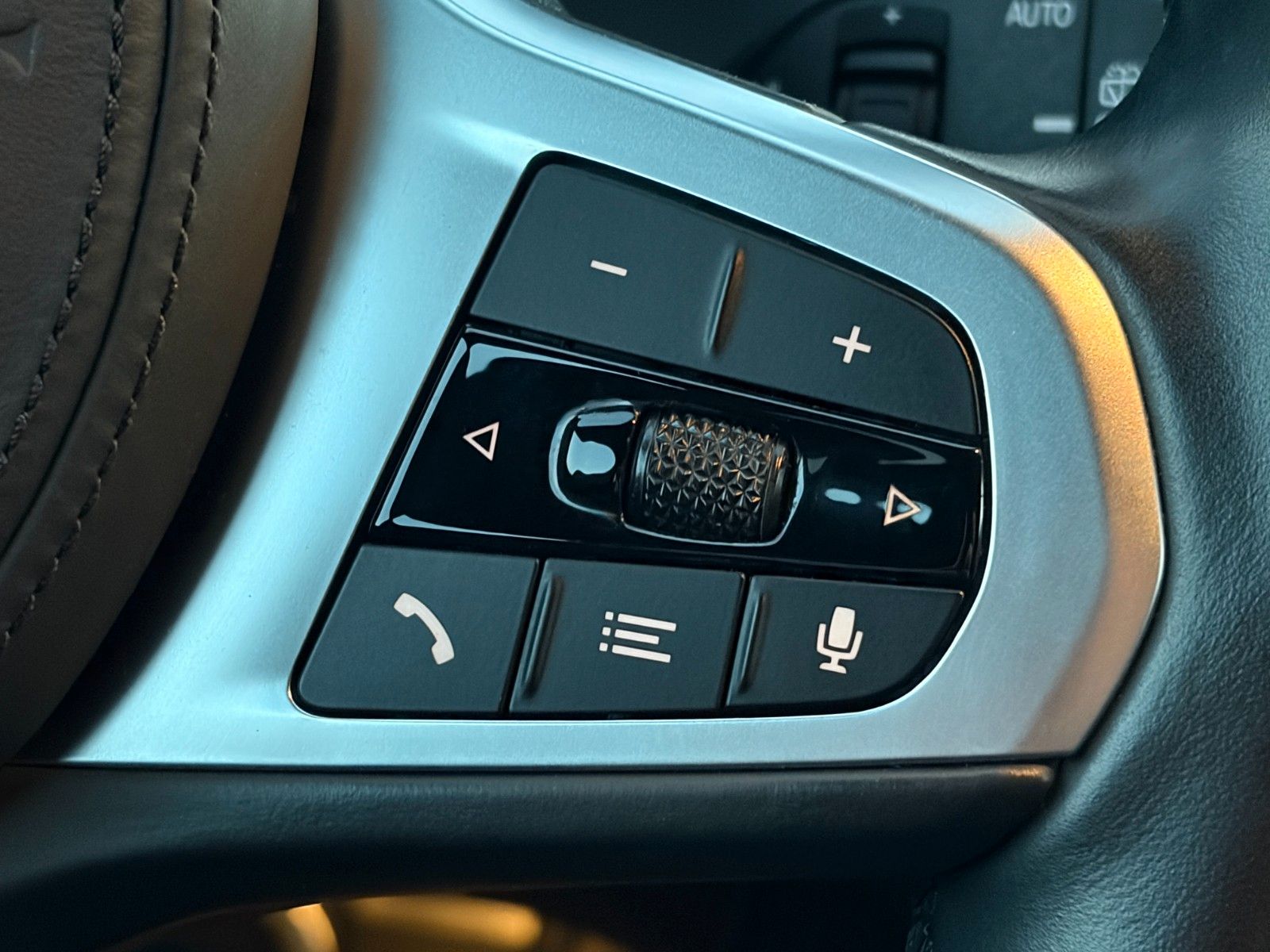 Fahrzeugabbildung BMW 118i Aut. M Sport Tempomat CarPlay SHZ LED PDC