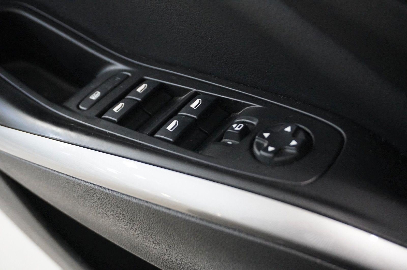 Fahrzeugabbildung Opel Grandland (X) 1.2T GS LINE NAVI/LED/KAMERA/DAB+