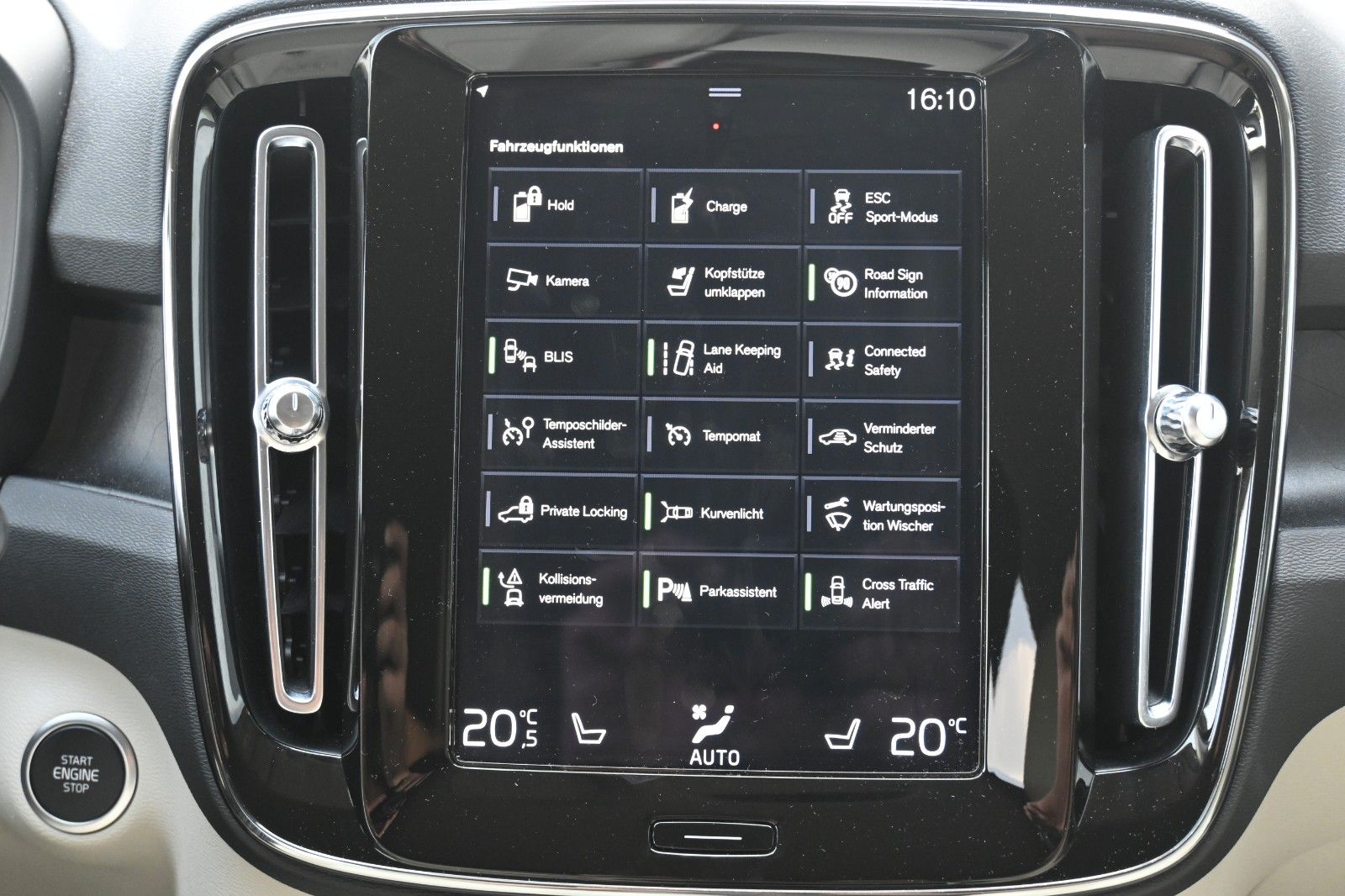 Fahrzeugabbildung Volvo XC40 T5 Recharge Plug-In Hybrid Plus Bright