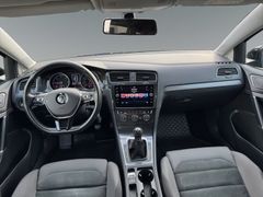 Fahrzeugabbildung Volkswagen Golf VII Variant Comfortline Navi Sitzh. AHK