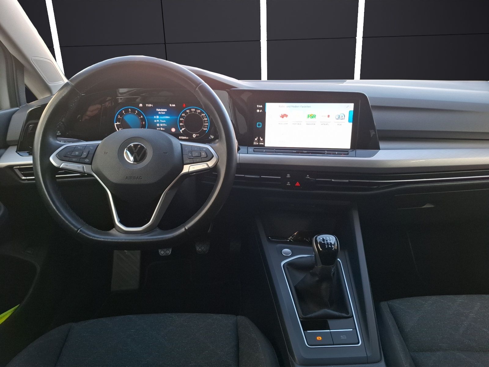 Fahrzeugabbildung Volkswagen Golf VIII Variant TSI Standhzg Kamera ACC LED Na