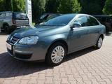 Volkswagen Jetta 1.6*Klimaauto*Sitzhzg*PDC - Volkswagen Jetta: 1.6
