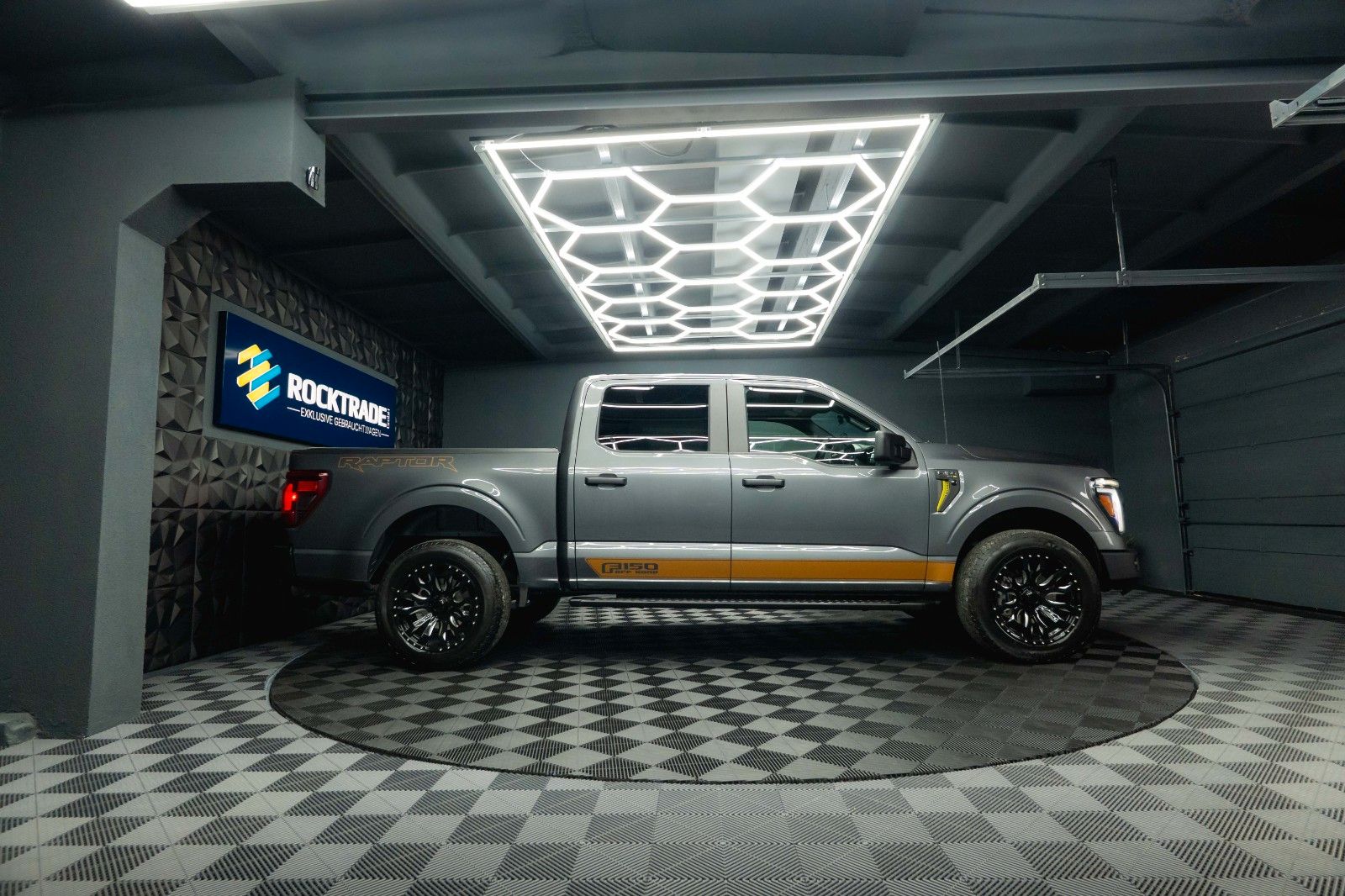 Fahrzeugabbildung Ford F150 5.0L V8 4x4 Offroad SuperCrew RAPTOR 19%