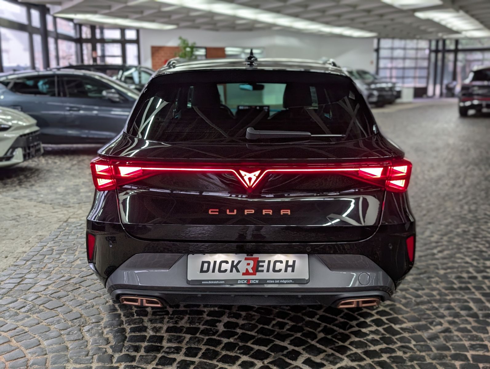 Fahrzeugabbildung CUPRA Leon 1.5 e-Hybrid PLUG-IN LED INTELIG-DRIVE EDGE