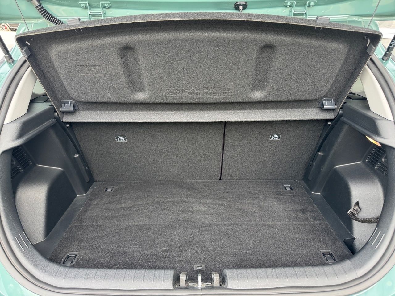 Fahrzeugabbildung Hyundai i20 EDITION 30 SHZ*NAVI*KAMERA*LHZ*DAB*CARPL*USB