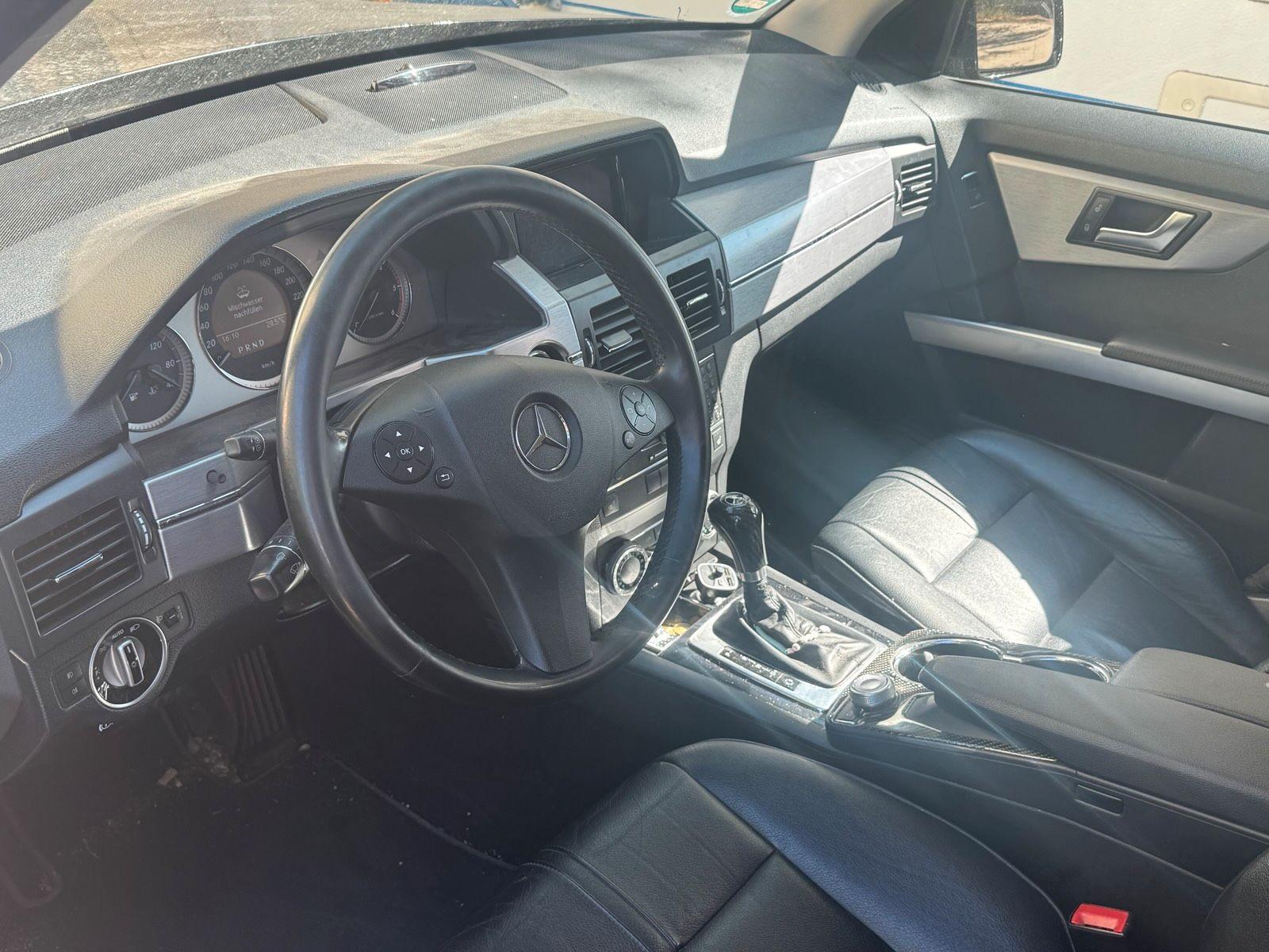 Mercedes-Benz GLK350 2012 — engine 241 HP (177kW)
