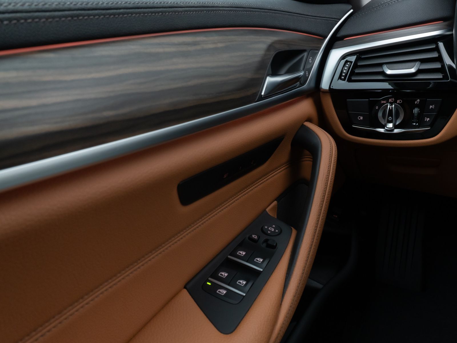 Fahrzeugabbildung BMW 540d xD LuxuryLine 360°Laser HUD DAB H/K Komfort