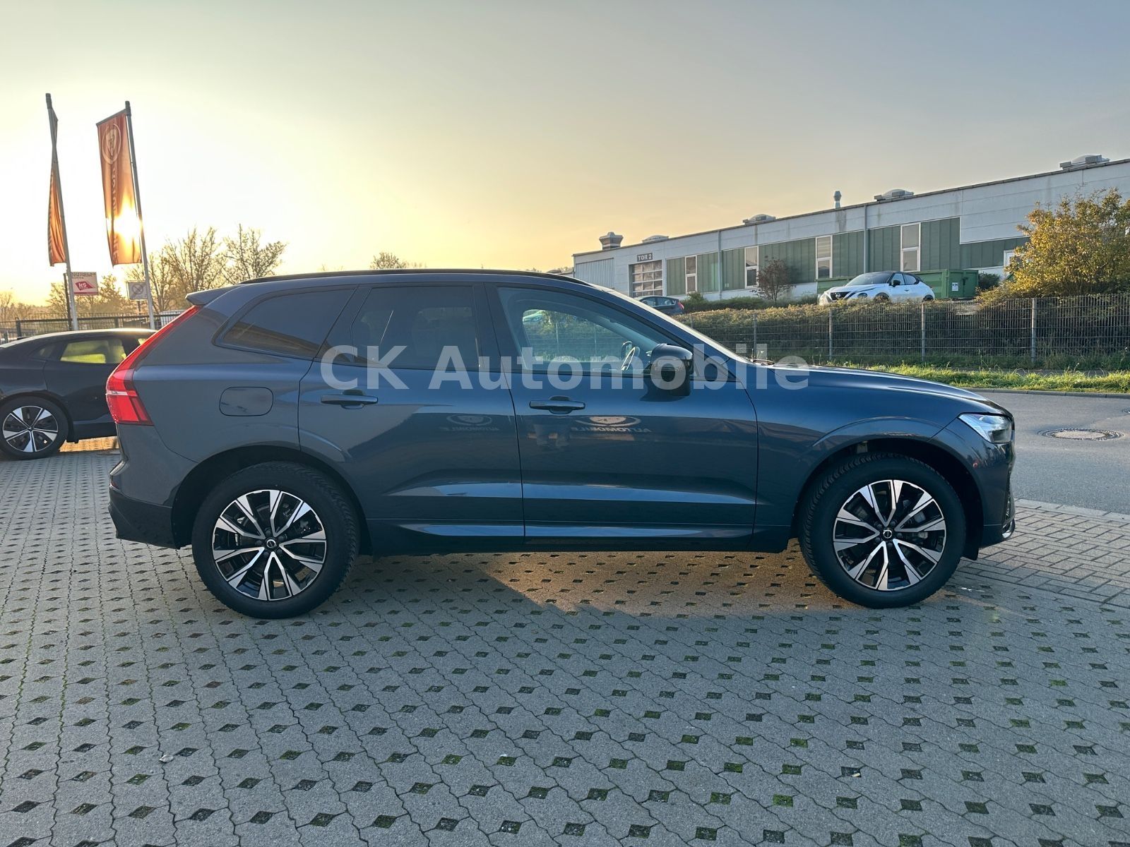 Fahrzeugabbildung Volvo XC60 B4 Plus Dark AWD/BLIS/Navi/LED/Kamera/AHK