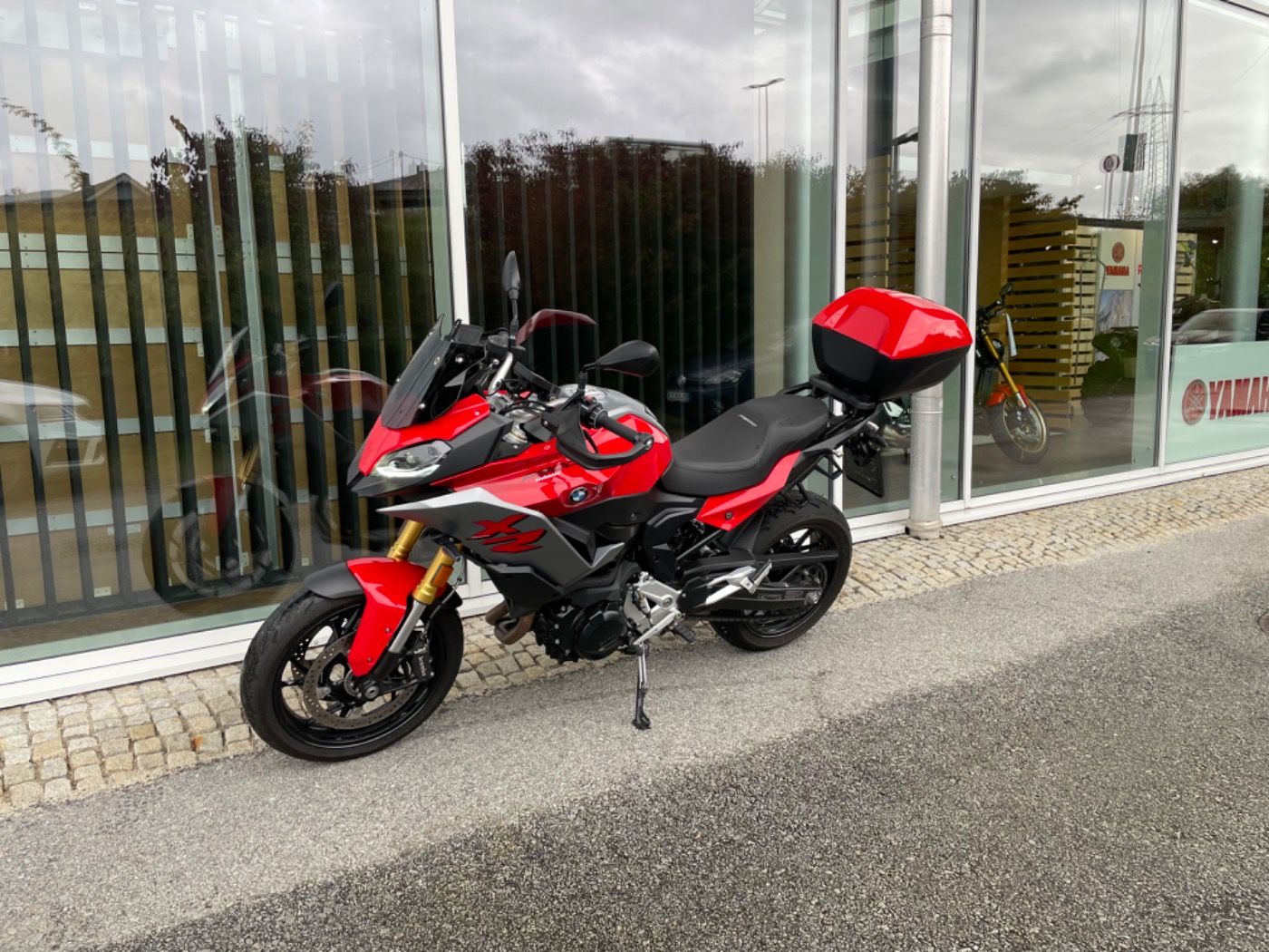 Fahrzeugabbildung BMW F 900 XR super Ausstattung mit Tieferlegung aus