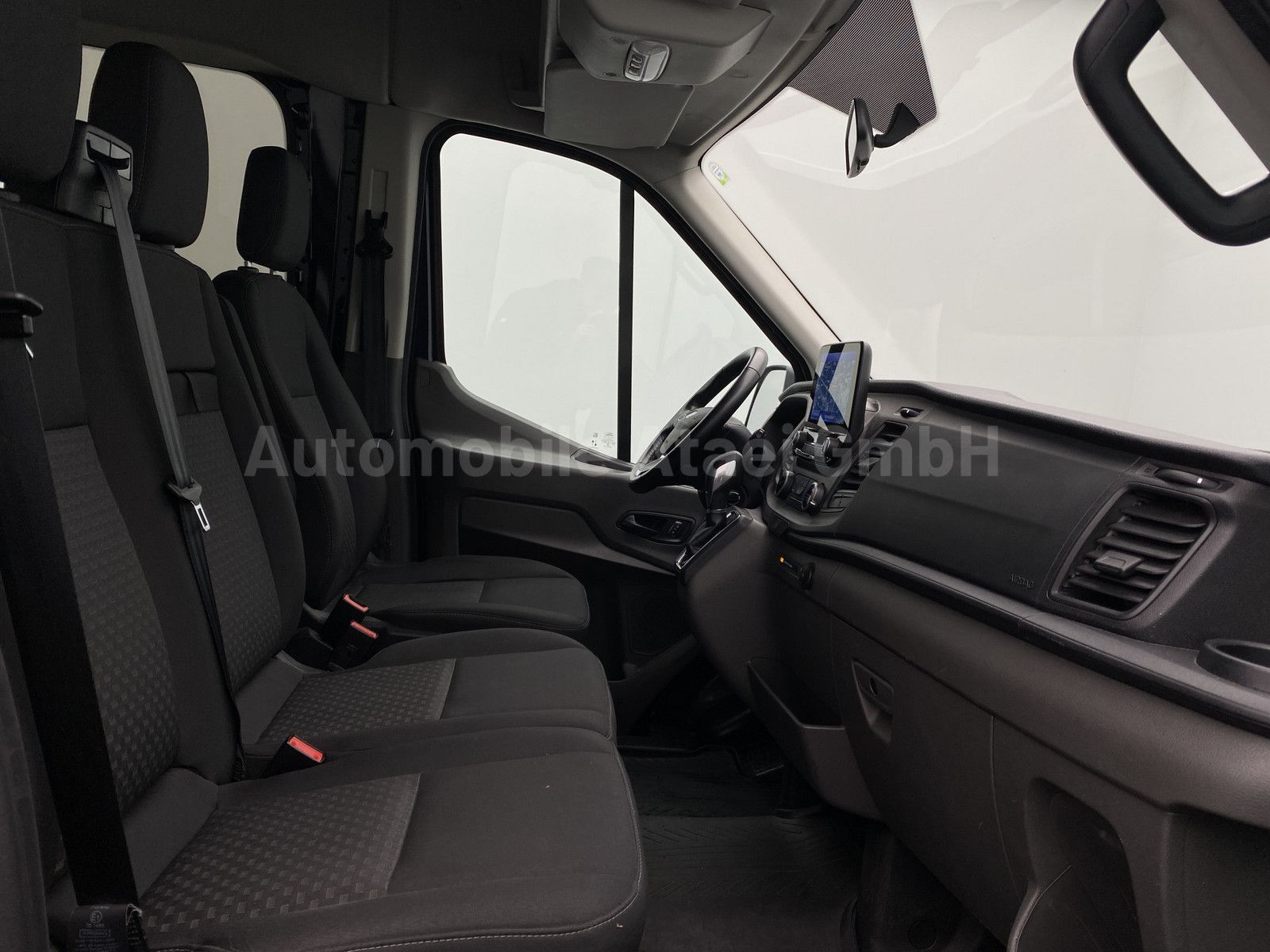 Fahrzeugabbildung Ford Transit 350 L3H2 Automatik *9-SITZE* NAVI 6329