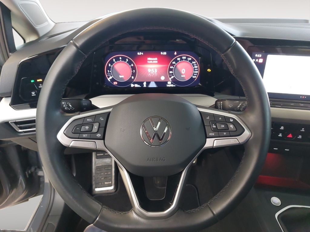 Fahrzeugabbildung Volkswagen Golf 1.5 TSI Life Panorama ACC Navi Schlüssellos