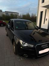 Audi a1 schwarz 4türer Automatik Sline - Audi A1: Türer