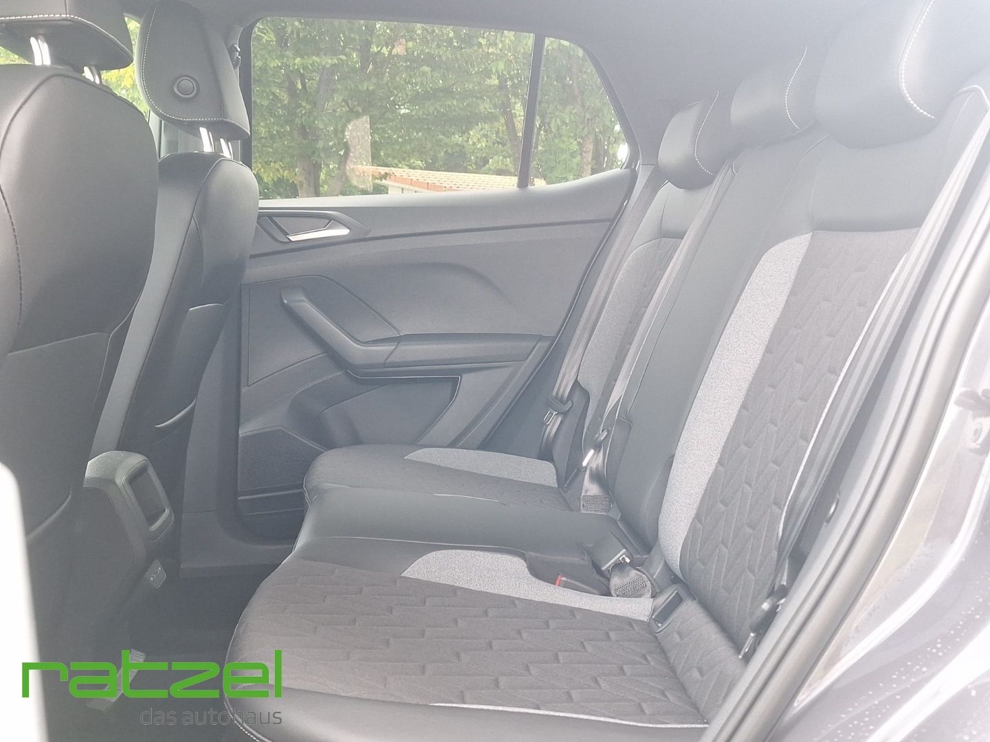 Fahrzeugabbildung Volkswagen T-Cross 1.0 TSI DSG LIFE GOAL AHK-abnehmbar Navi
