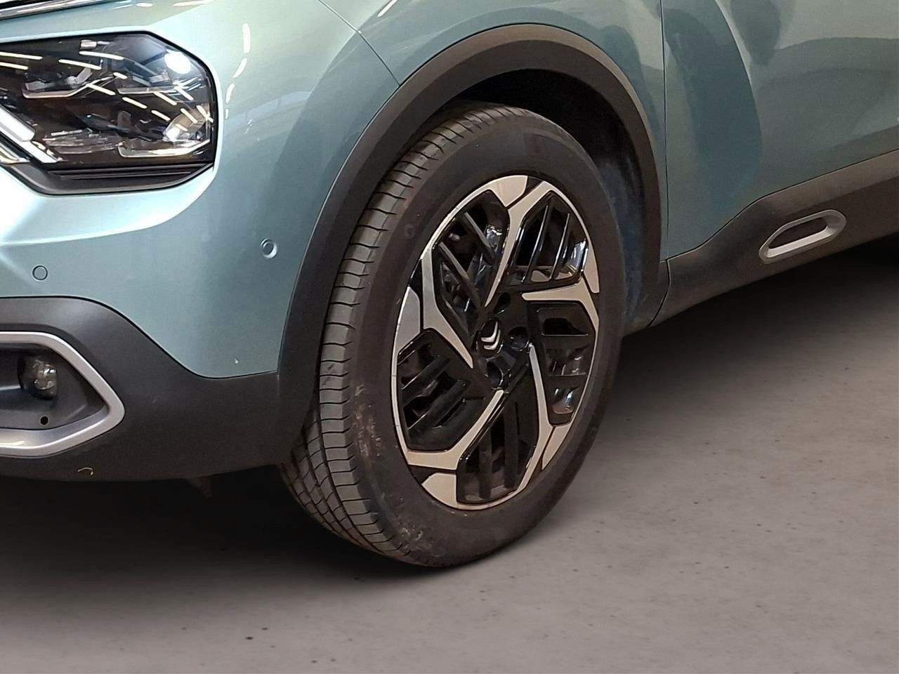 Fahrzeugabbildung Citroën C4 Lim. 1.2T SHINE NAVI/LED/KAMERA/VIRT./NEBEL
