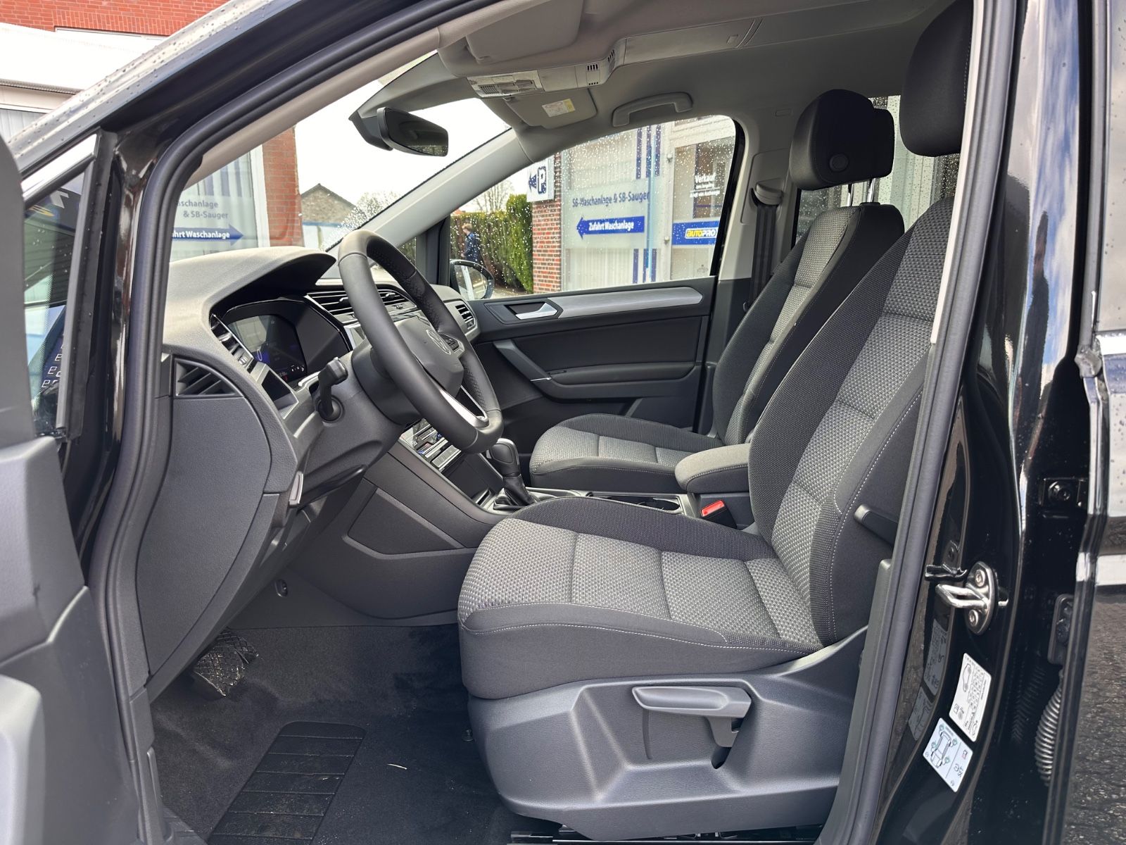 Fahrzeugabbildung Volkswagen Touran Comfortline 1.5 TSI DSG AHK/LED/Navi/SHZG
