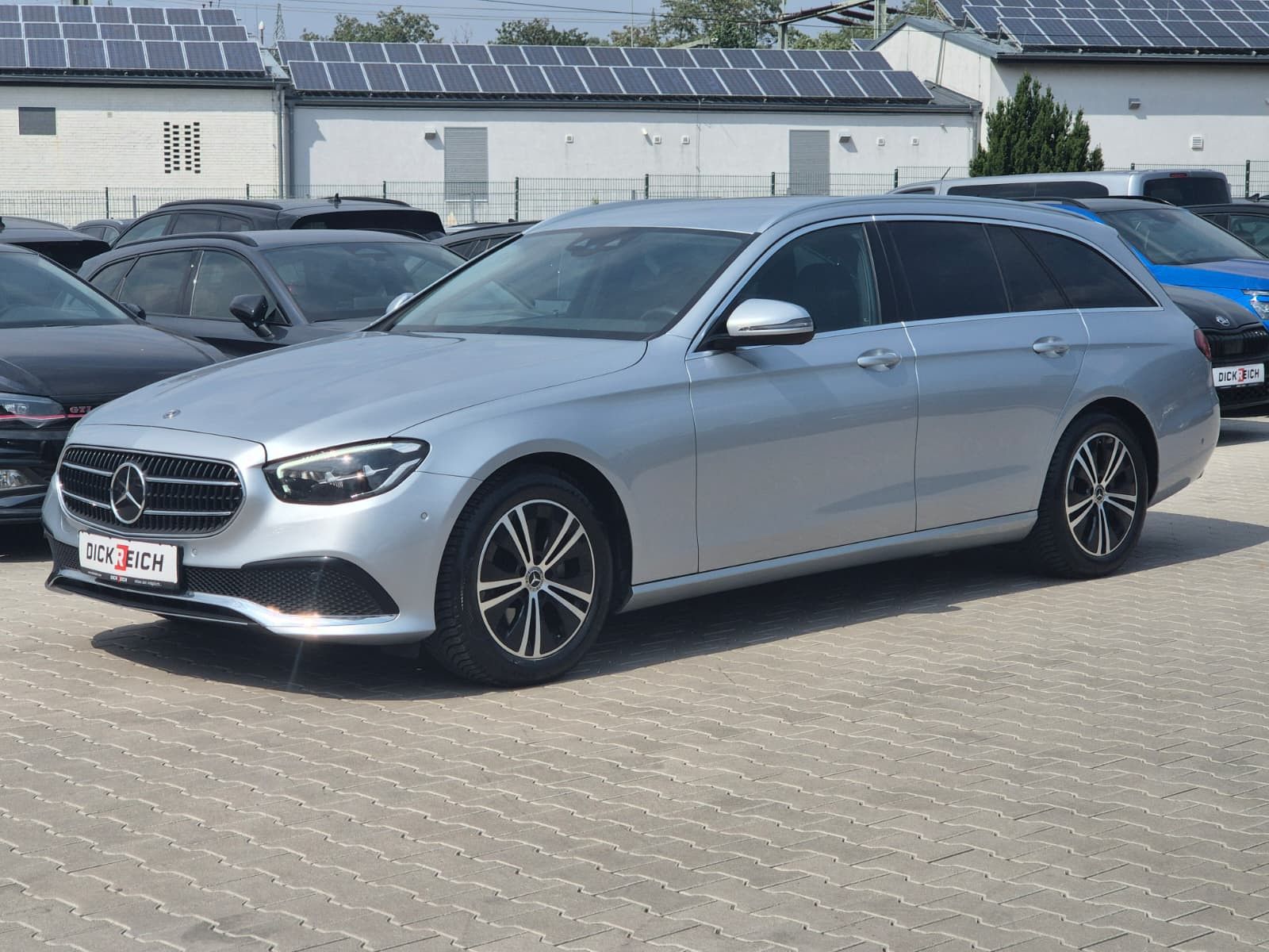 Fahrzeugabbildung Mercedes-Benz E 220 d Avantgarde AHK*DIST*LED*SHZ*Kam*Ambiente