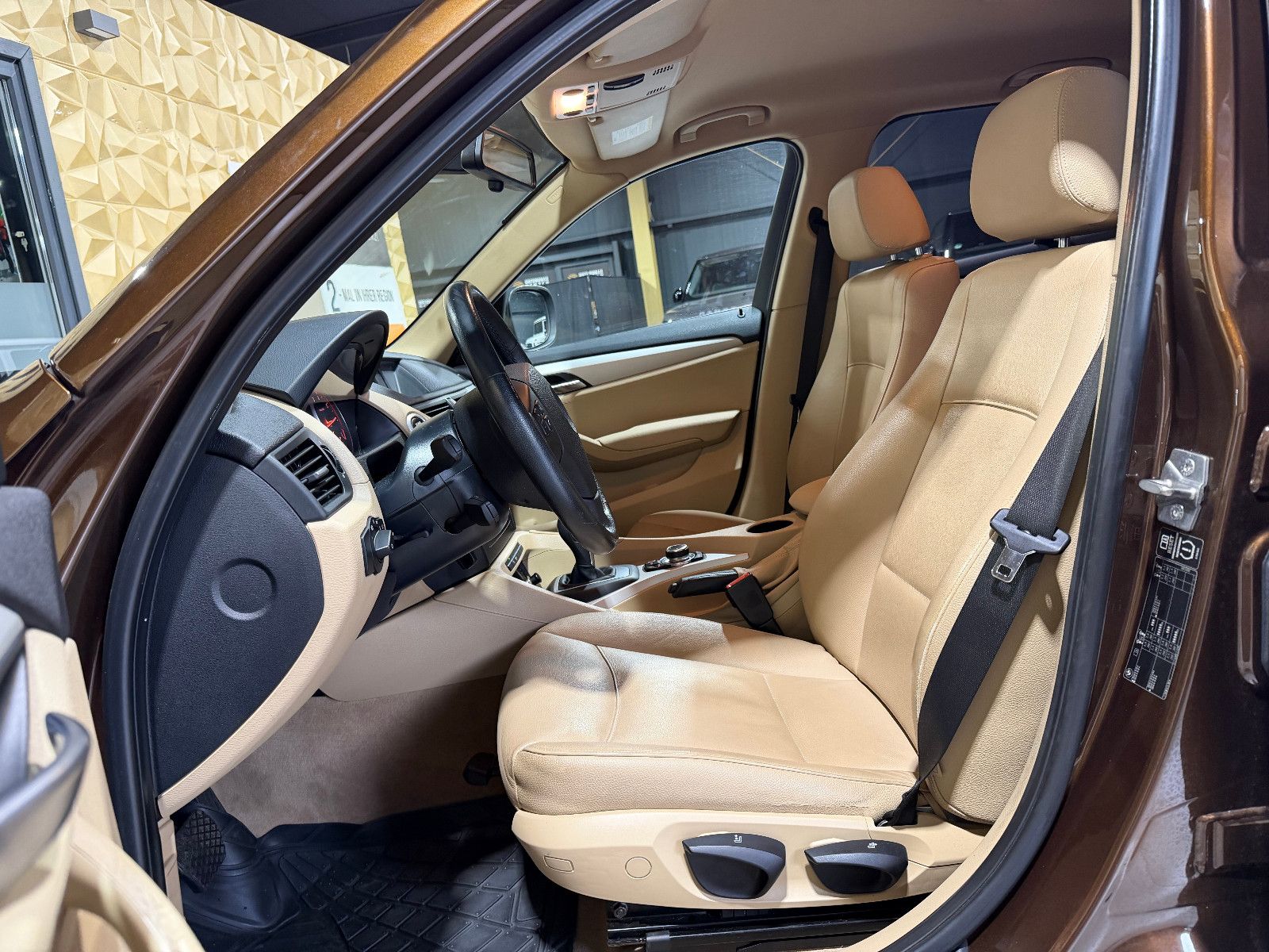 Fahrzeugabbildung BMW X1 20 i sDrive/NAVI/LEDER/XENON/KAMERA