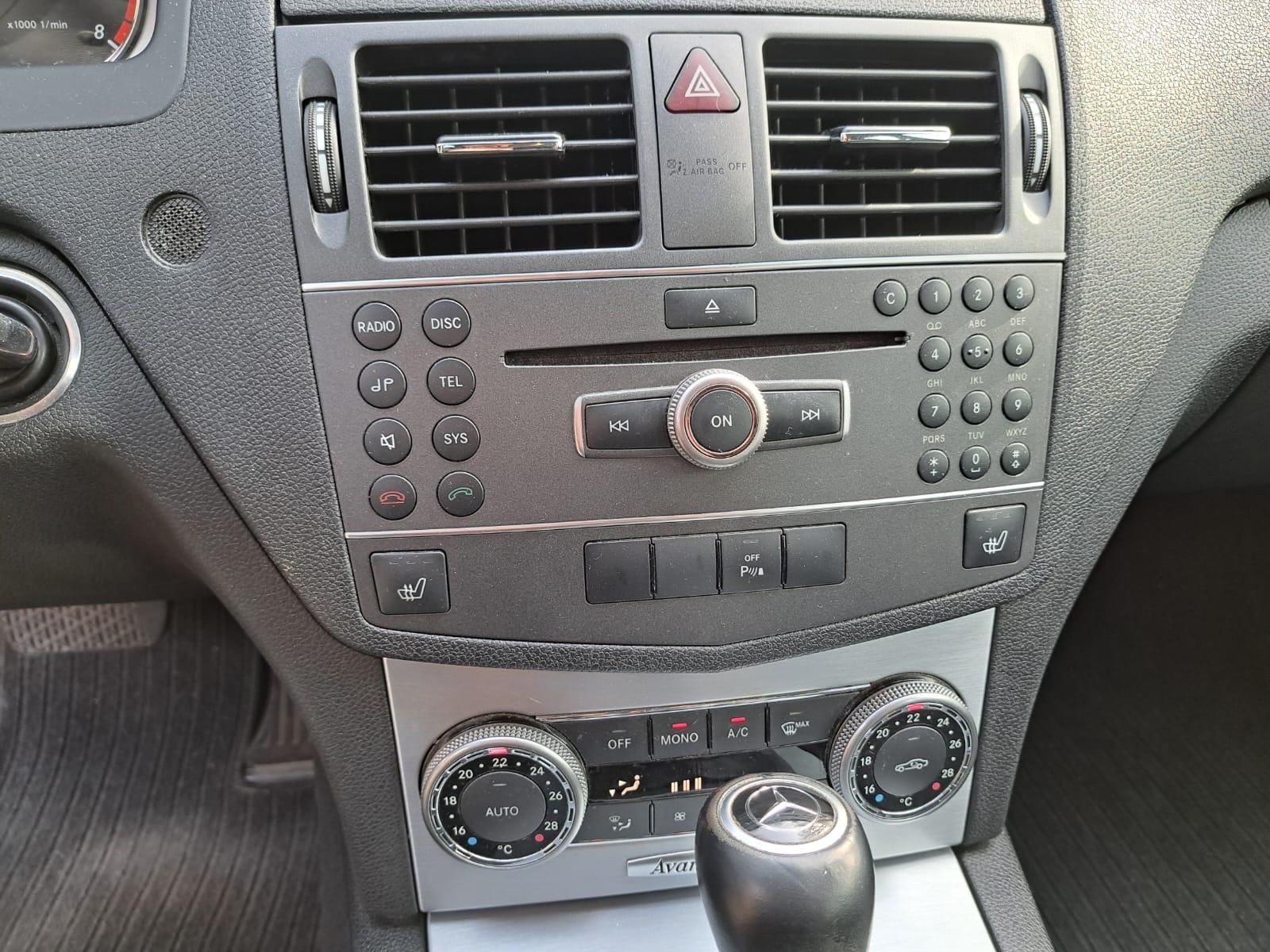 Mercedes-Benz C200 2011 — photo 9