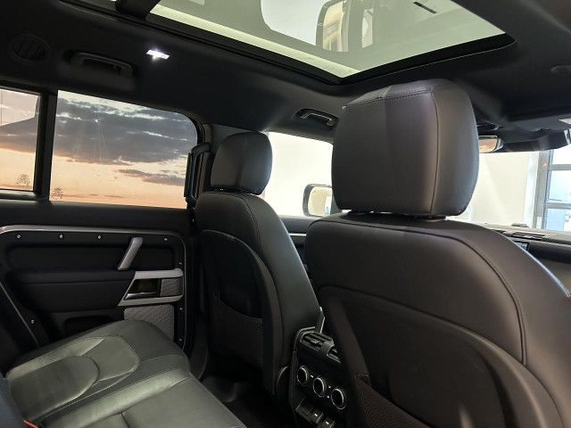 LAND-ROVER Defender 2023