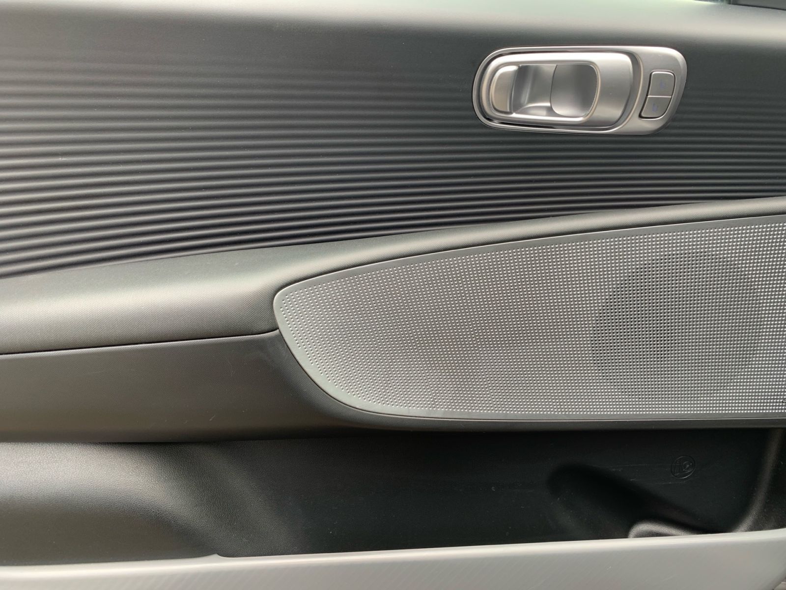 Fahrzeugabbildung Hyundai IONIQ 6 Uniq 77,4 kWh dig.Spiegel Siebedach