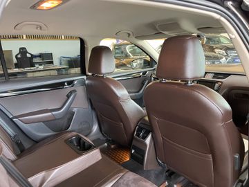 Skoda Octavia Combi L&K 4x4 *BI-XENON*NAVI*PDC*SZHZ*