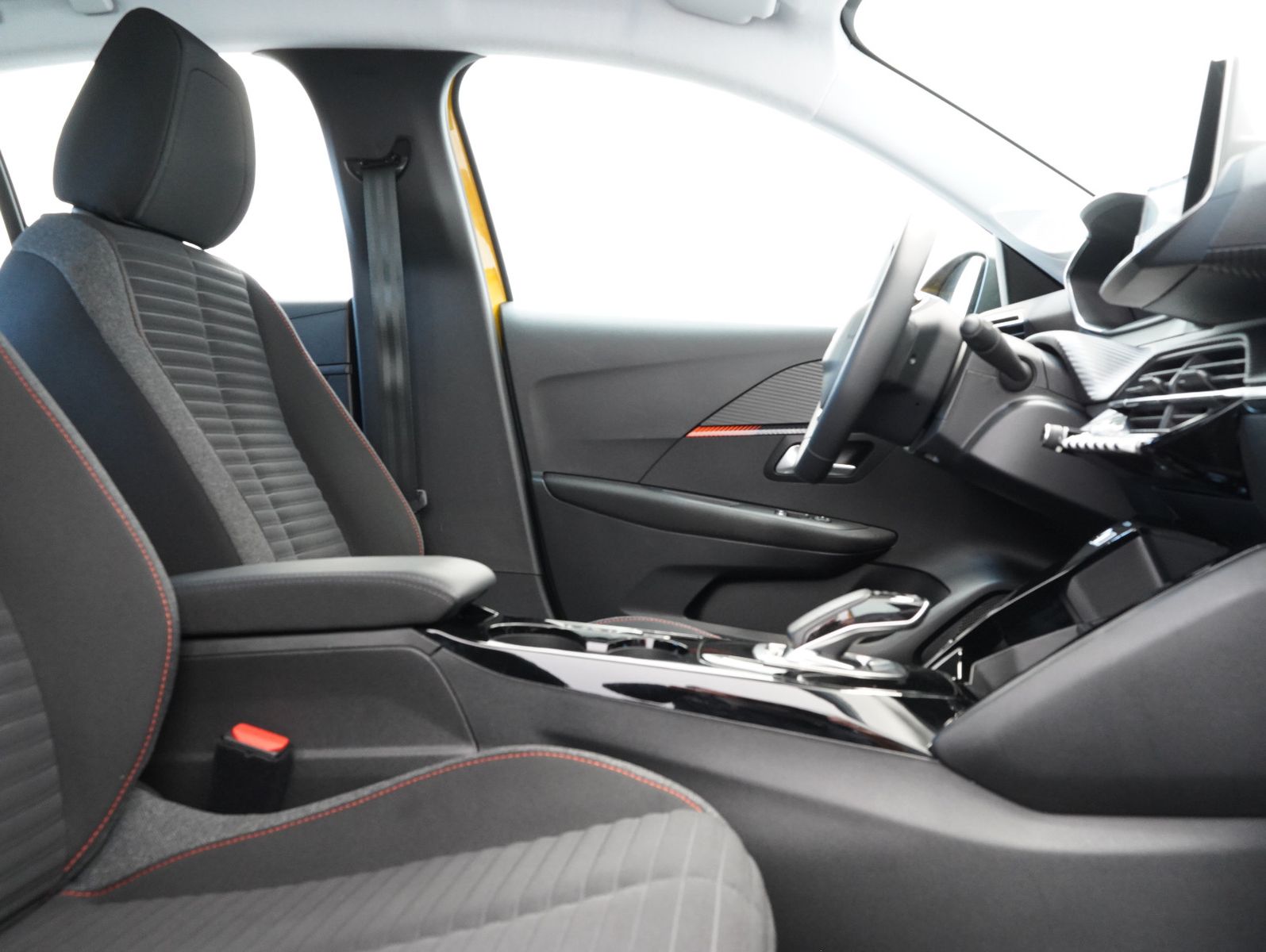 Fahrzeugabbildung Peugeot e-208 Active 50KWH/11KW/WÄRMEPUMPE/SOH