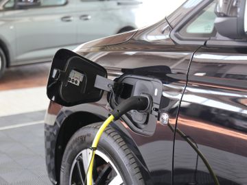 Volkswagen Caddy eHybrid DSG Style LED NAVI ACC KAMERA AHK
