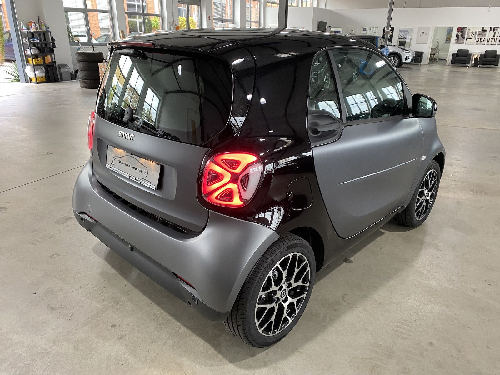 Fahrzeugabbildung Smart ForTwo EQ Pulse-Exclusive 22KW/Pano/MATT/Navi/