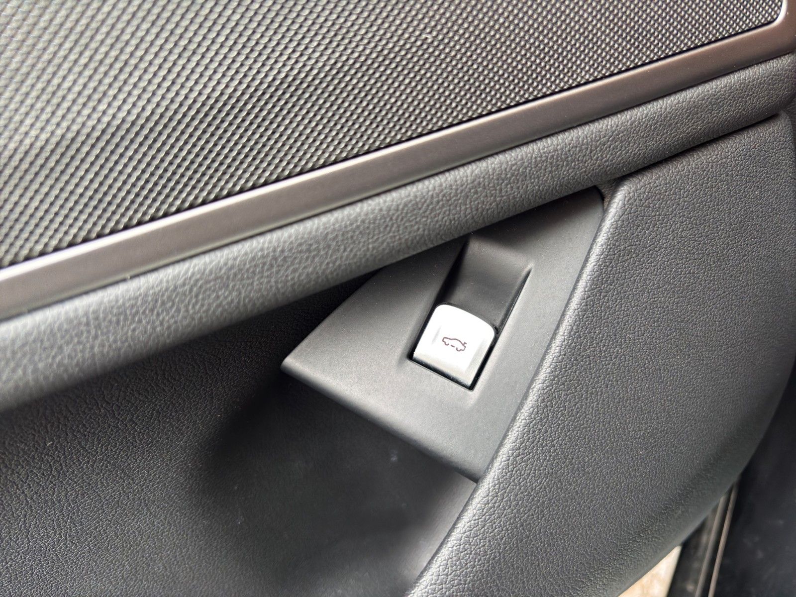 Fahrzeugabbildung BMW 750Li xDrive HUD/Skylounge/H&K/Massage/Luftf.