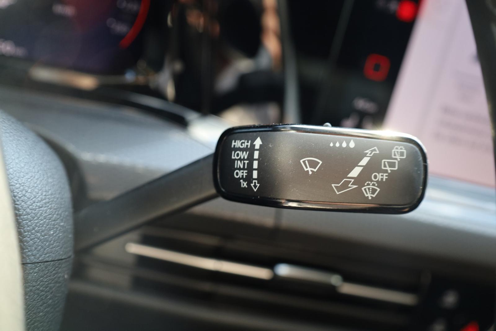 Volkswagen Golf VIII 2.0 GTI LED Navi Bluetooth Sitzheizung, миниатюра 25