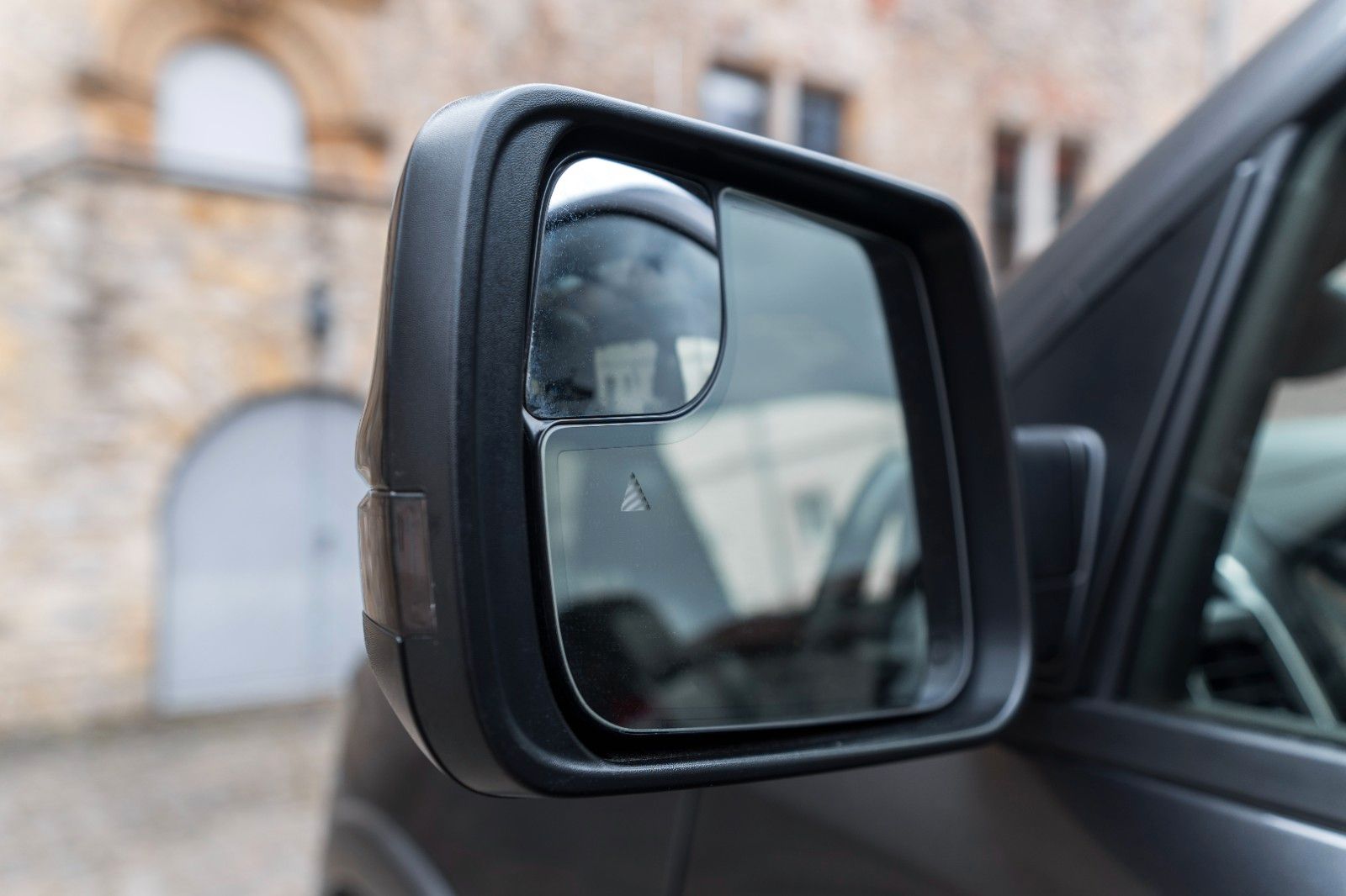 Fahrzeugabbildung Dodge RAM 5,7L Laramie CC 4X4 360° LED CARPLAY LPG AHK