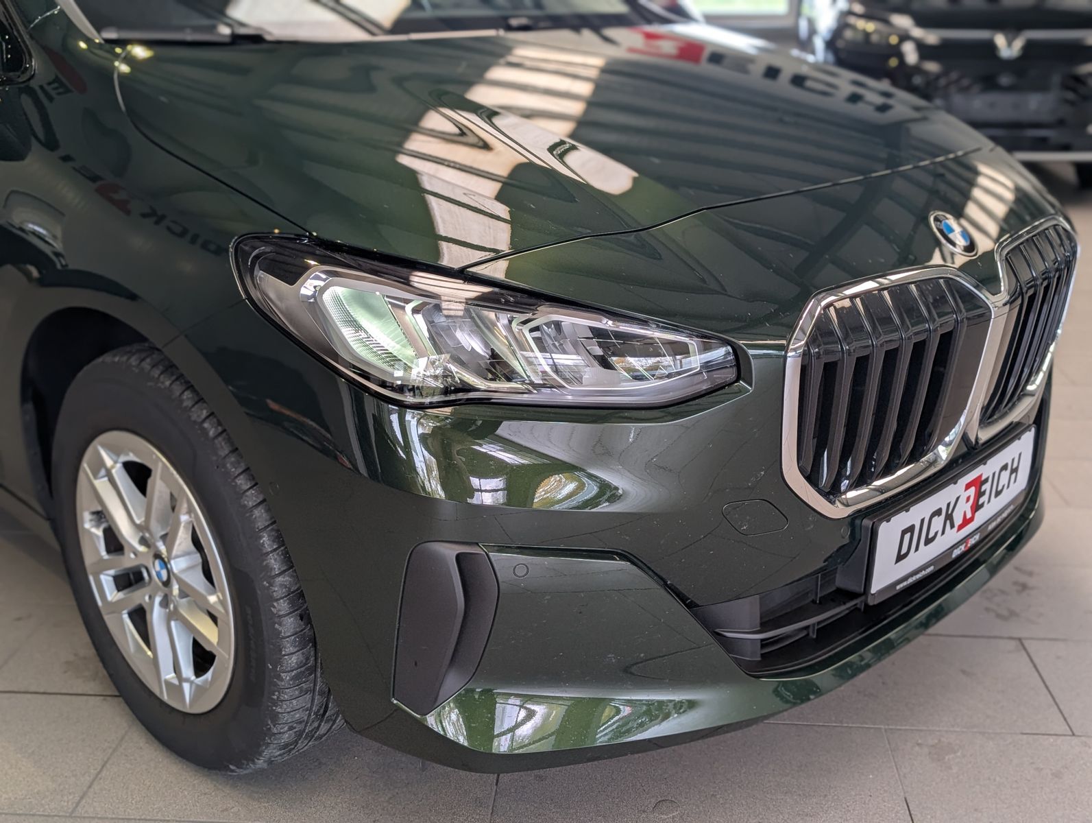 Fahrzeugabbildung BMW 218 Active Tourer d AHK Pano Cam Travel-Paket