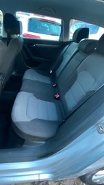 Volkswagen Passat - 11