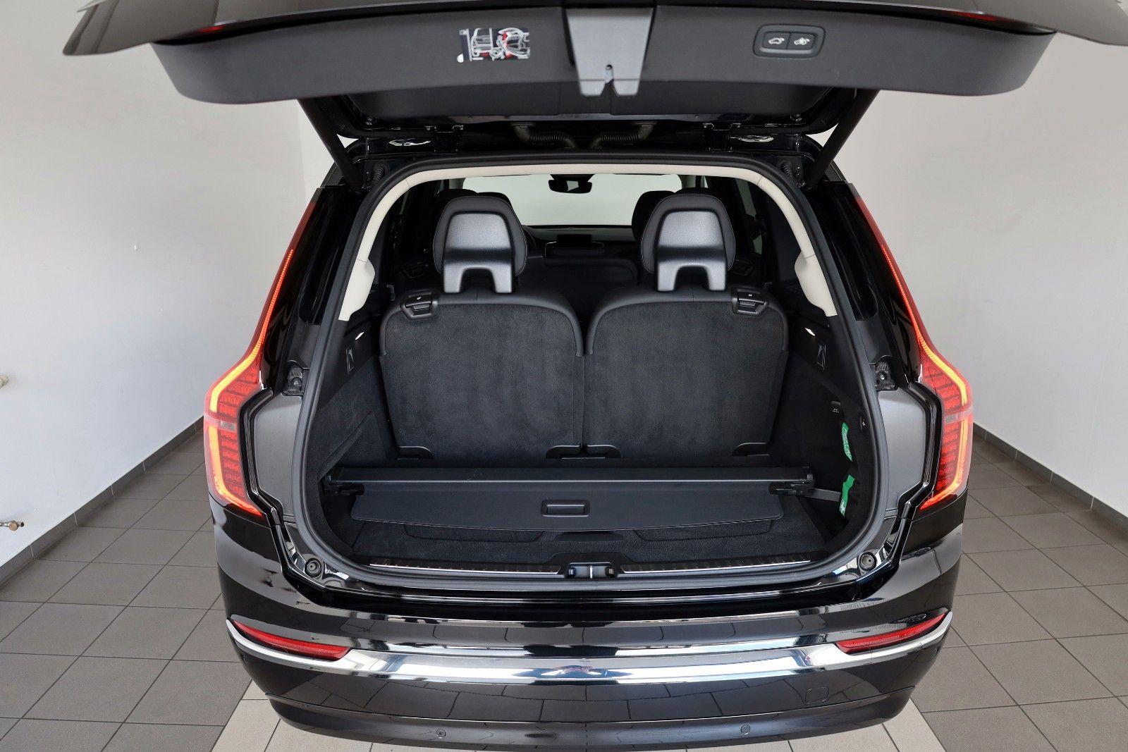 Fahrzeugabbildung Volvo XC90 Plus Bright AWD,7Sitze,360°,HUD,H&K,ACC,AHK