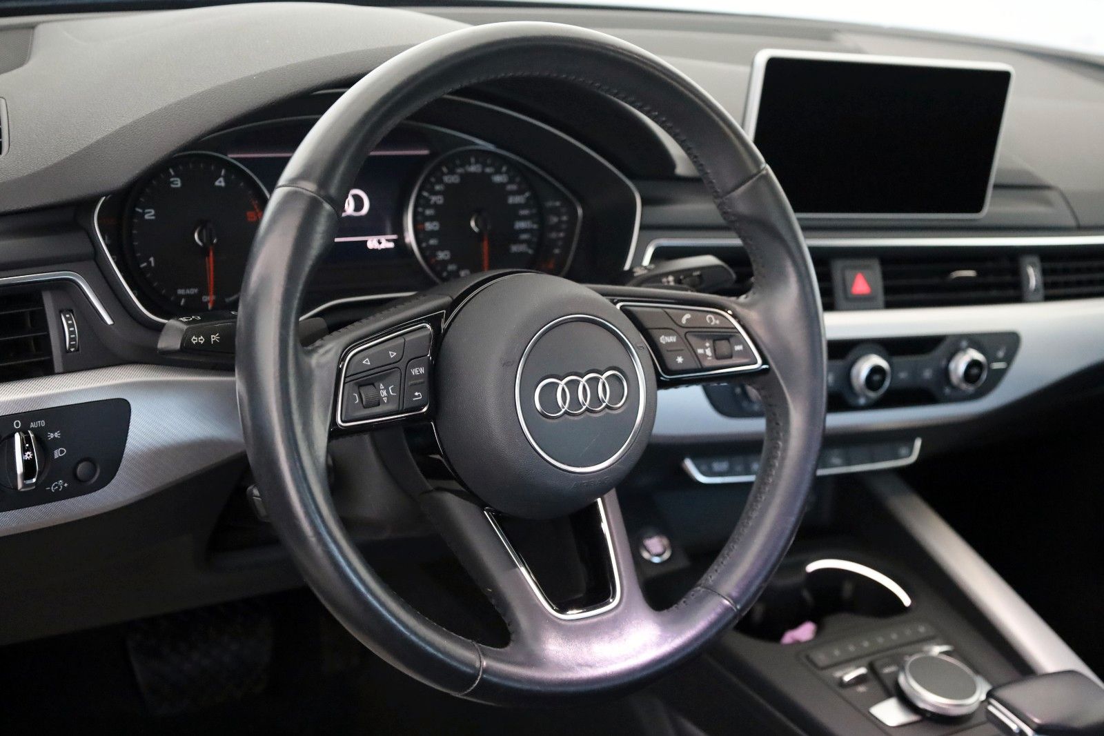Fahrzeugabbildung Audi A4 Lim. sport,S line,Navi,LED,SH,8fach bereift