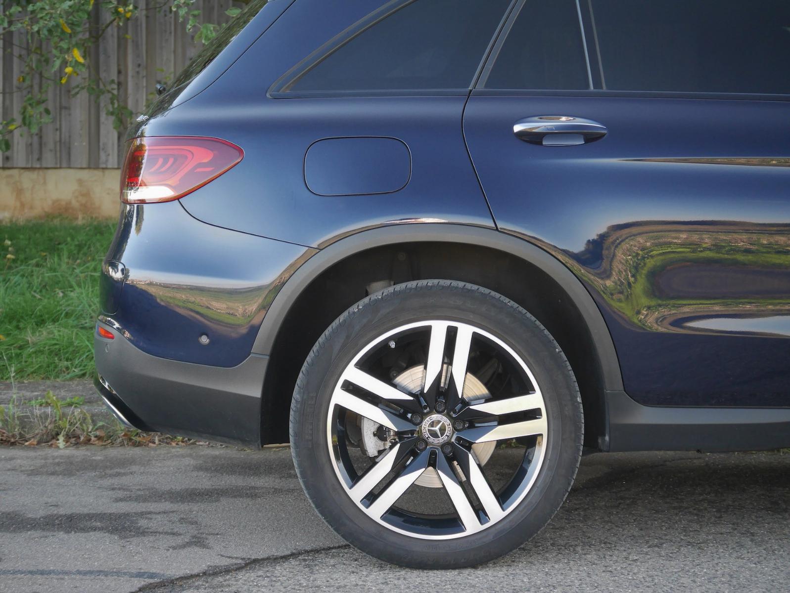 Mercedes-Benz GLC 300 e 4Matic Plug-In-Hybrid//AMG Line