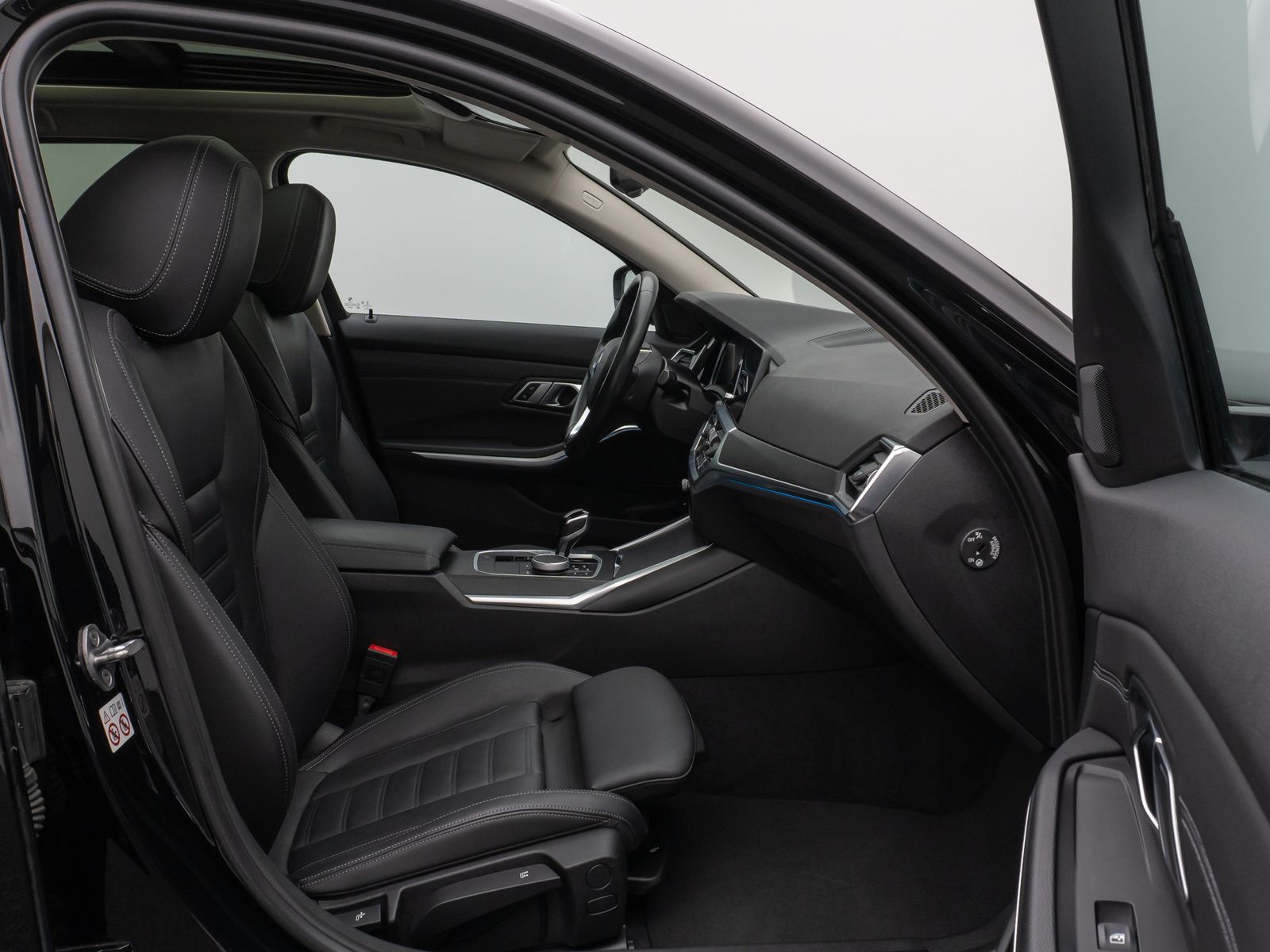 Fahrzeugabbildung BMW 330e xD Sport Line Panorama DAB HiFi Stop&Go AHK