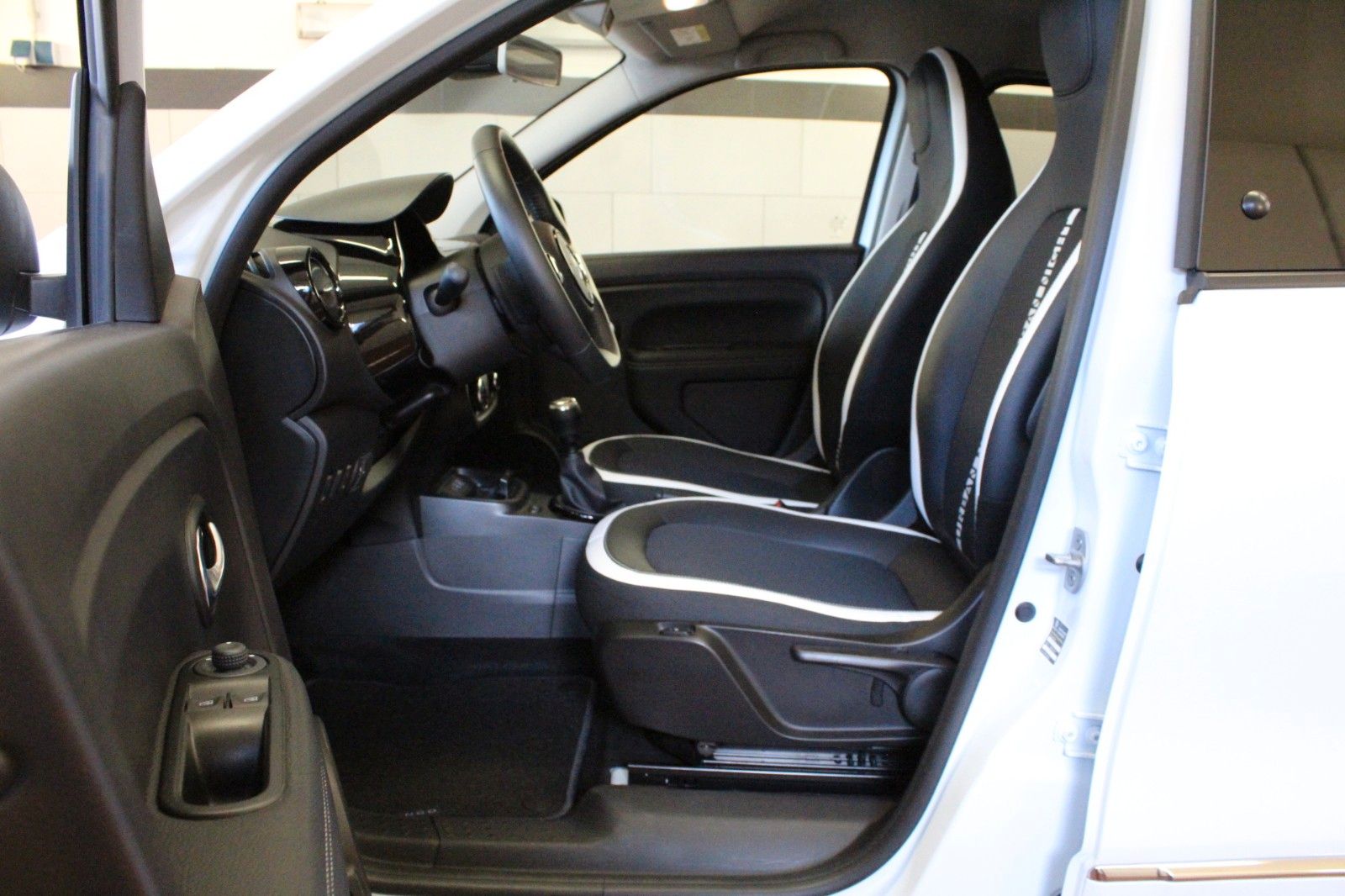 Fahrzeugabbildung Renault Twingo SCe 65 Urban Night *Easy Link*Sitzheizun*