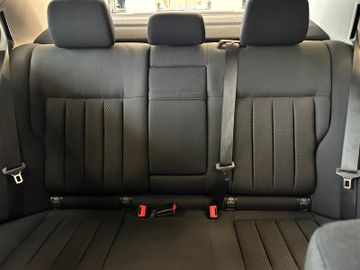 MYAUTOCENTER – Gebraucht- und Jahreswagen mit Werkstattservice in Pfaffenhofen Mercedes-Benz E 220 CDI Limousine BlueEfficiency *2. Hand*SHZ*