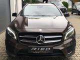 Mercedes-Benz GLA 220 d 4Matic AMG LED Navi Leder Kam Soundsy. - Mercedes-Benz GLA 220 mit Panoramadach