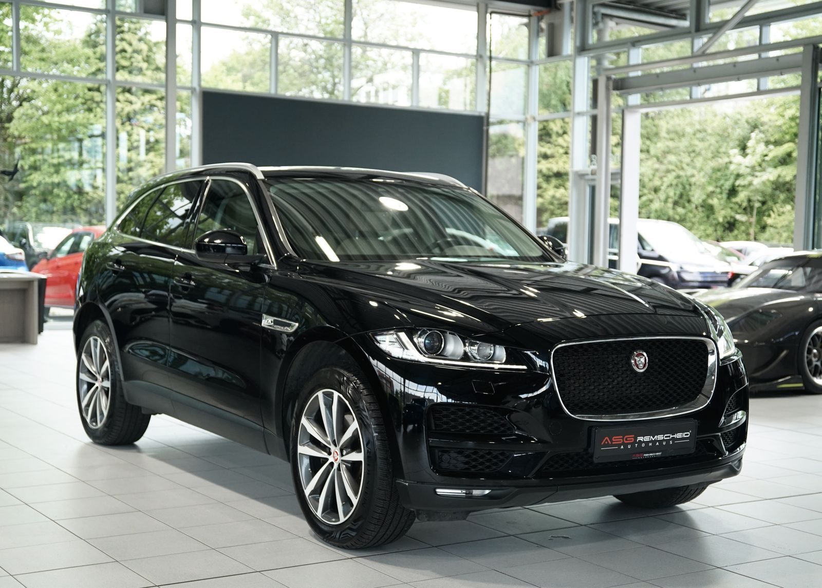 Jaguar F Pace