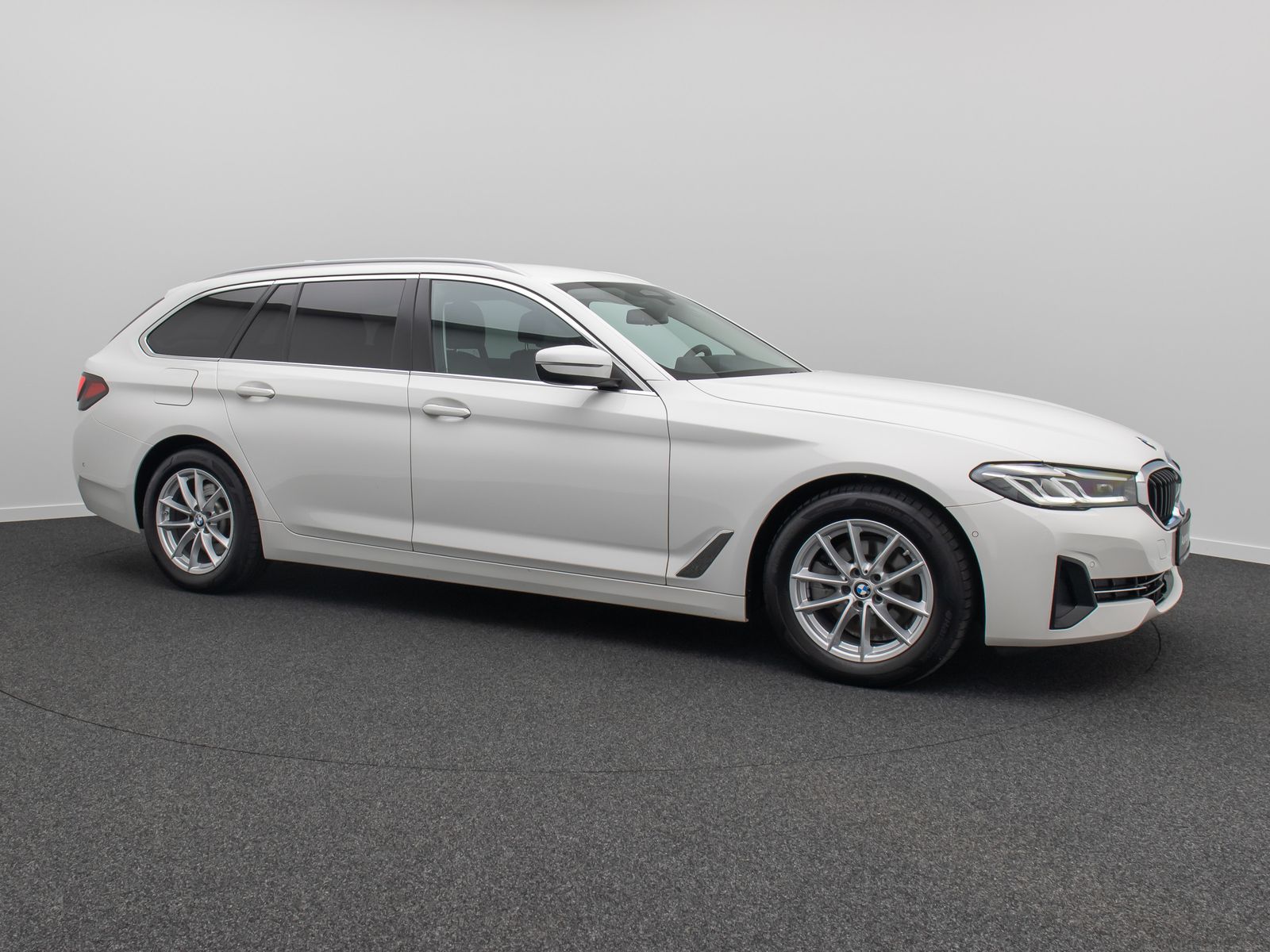 Fahrzeugabbildung BMW 520d xD Alarm DAB Kamera HiFi Belüftung Komfort