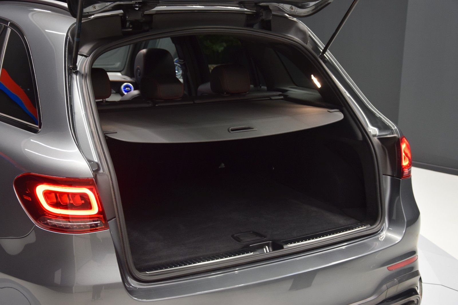Fahrzeugabbildung Mercedes-Benz GLC 43 AMG 4Matic Pano ACC Ambiente 360° 21 Zoll
