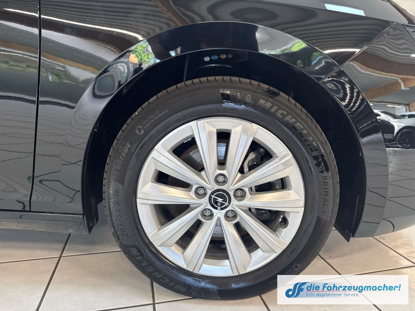 Fahrzeugabbildung Opel Astra L Sports Tourer Edition Navi Digitales Coc