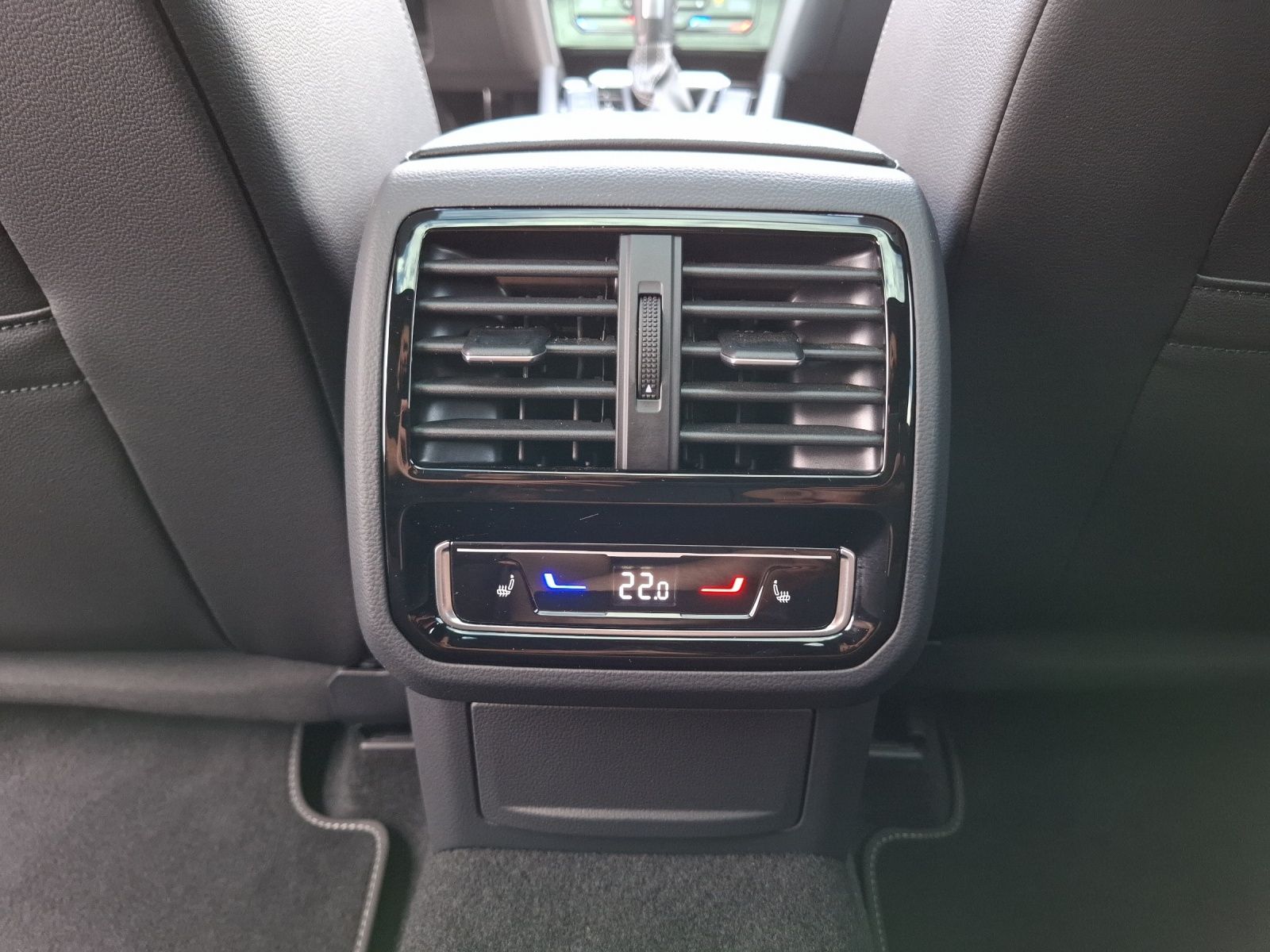 Fahrzeugabbildung Volkswagen Arteon SB TSI R-Line DSG Matrix Navi Pano AID AC