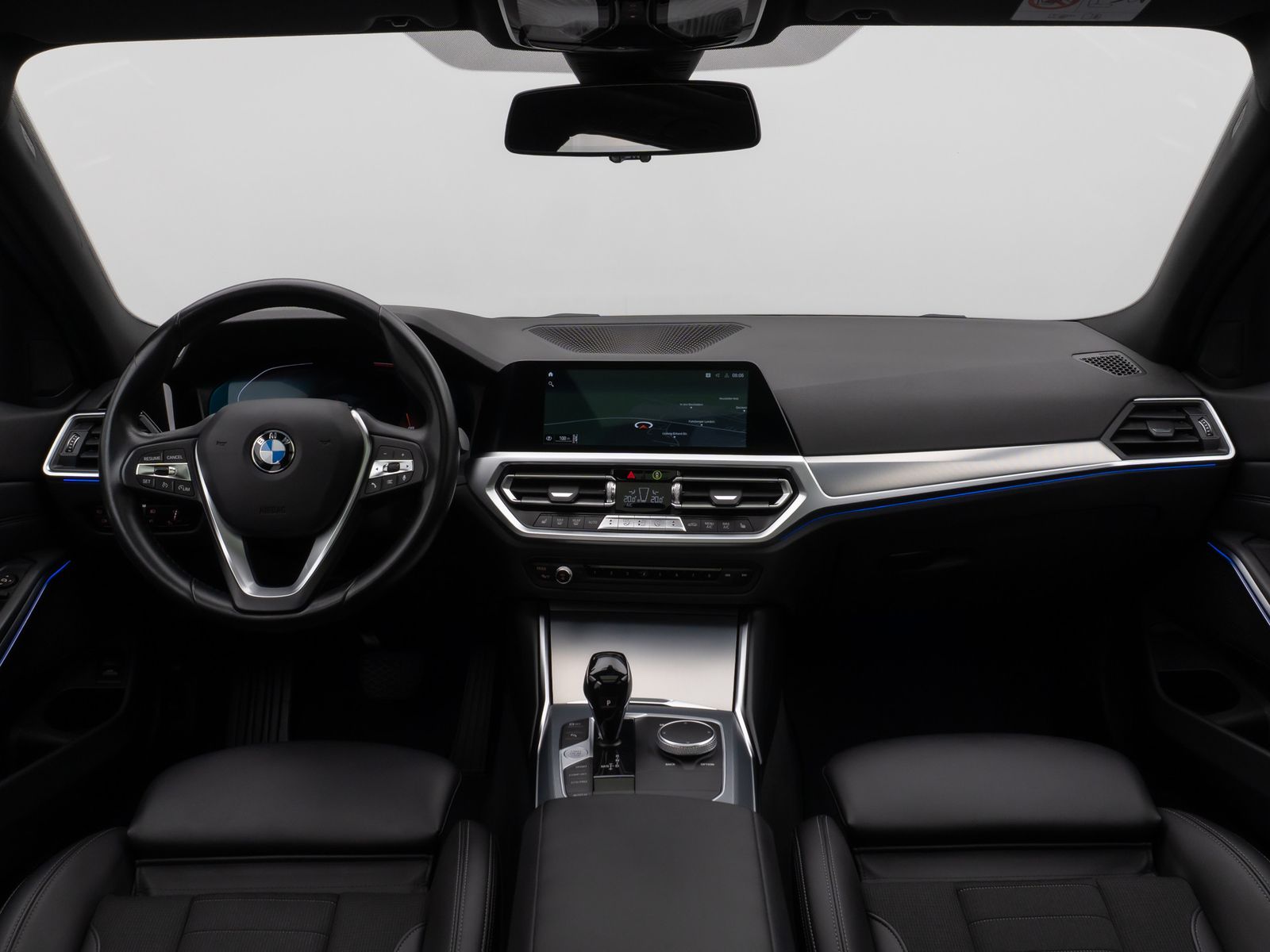 Fahrzeugabbildung BMW 320d Sport Line Panorama Laser HUD DAB HiFi AHK