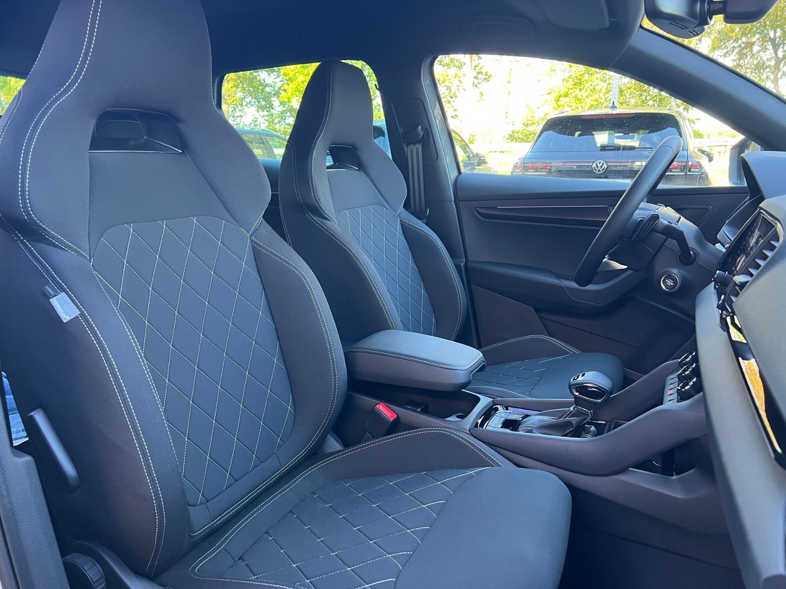 Fahrzeugabbildung SKODA Karoq Sportline 2.0 TDI DSG 4x4 *AHK, Navi, Trav
