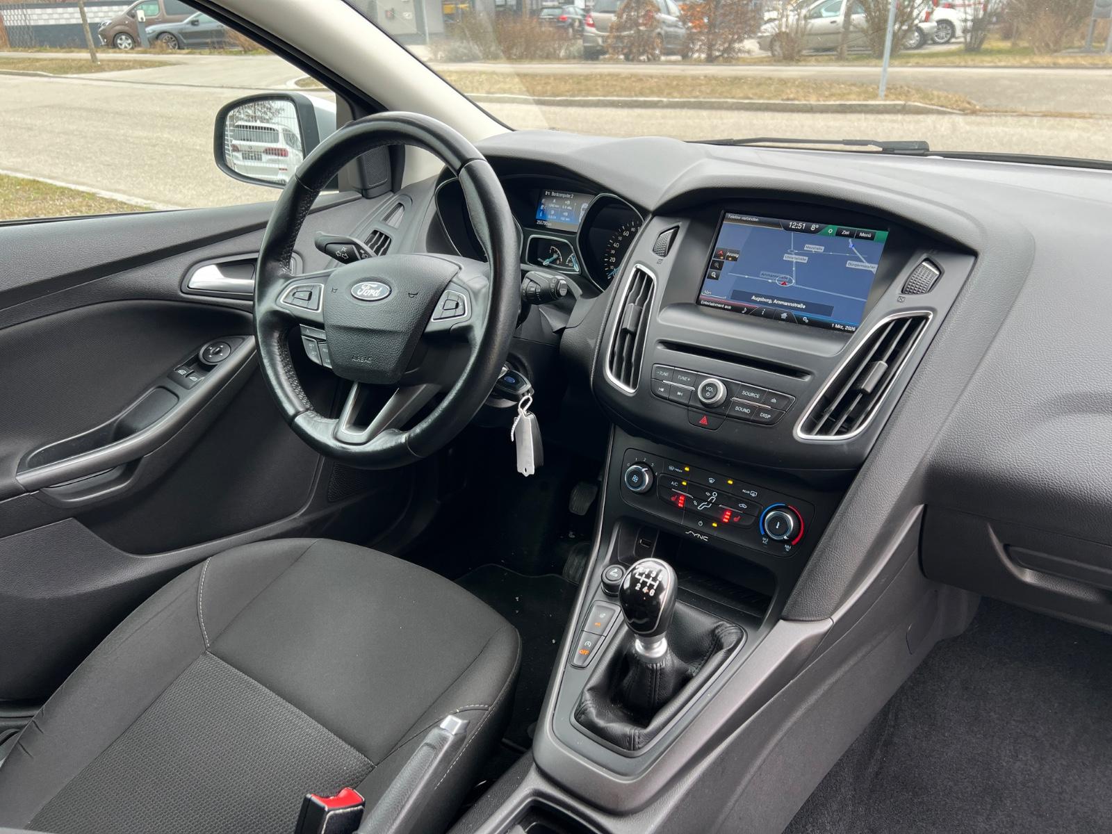 Ford Focus 2015 — photo 12